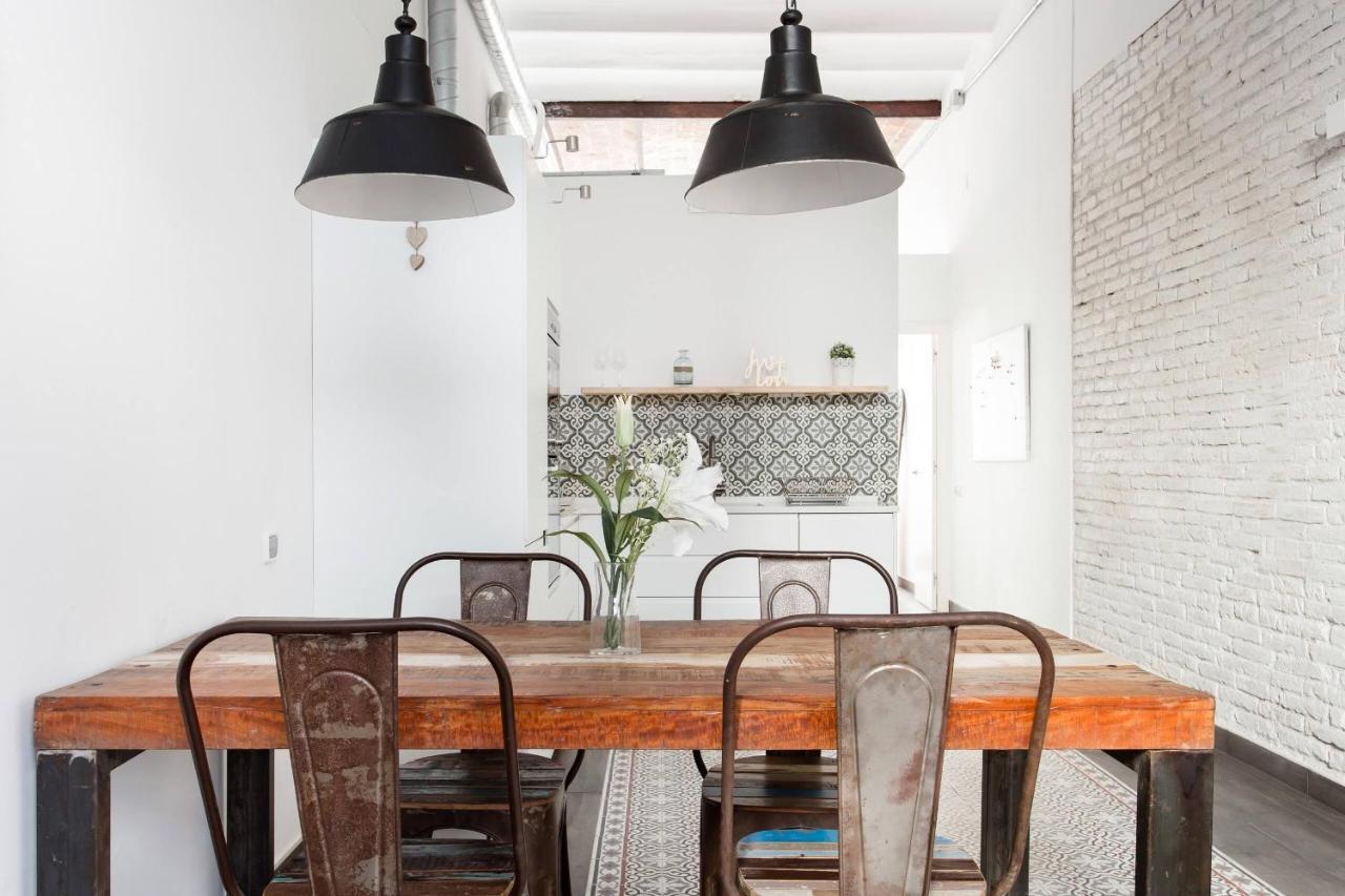 Stylish Apartment With Terrace For Couple Or Family Barcelona Eksteriør billede