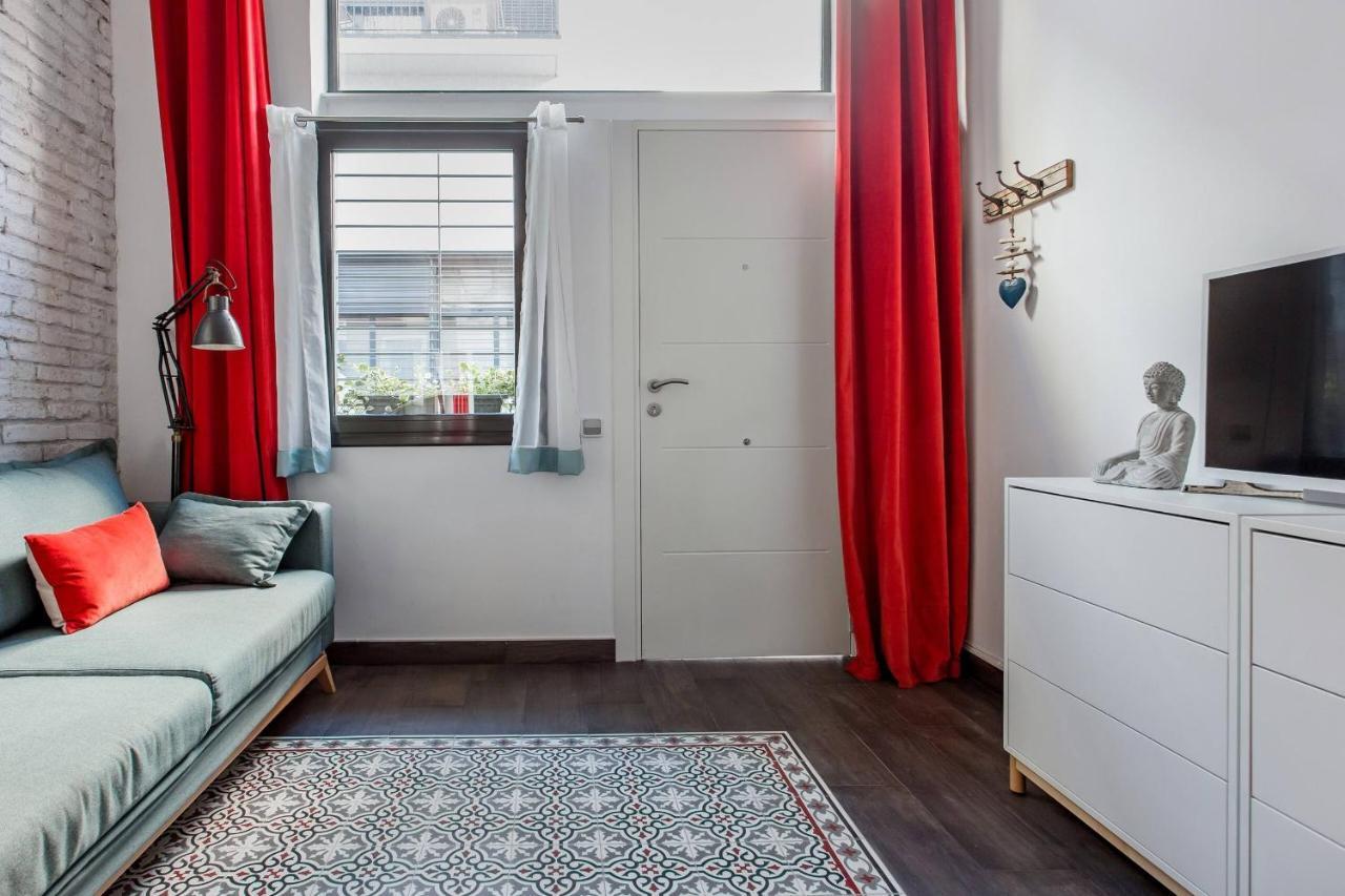 Stylish Apartment With Terrace For Couple Or Family Barcelona Eksteriør billede