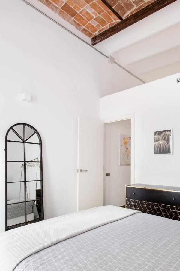 Stylish Apartment With Terrace For Couple Or Family Barcelona Eksteriør billede