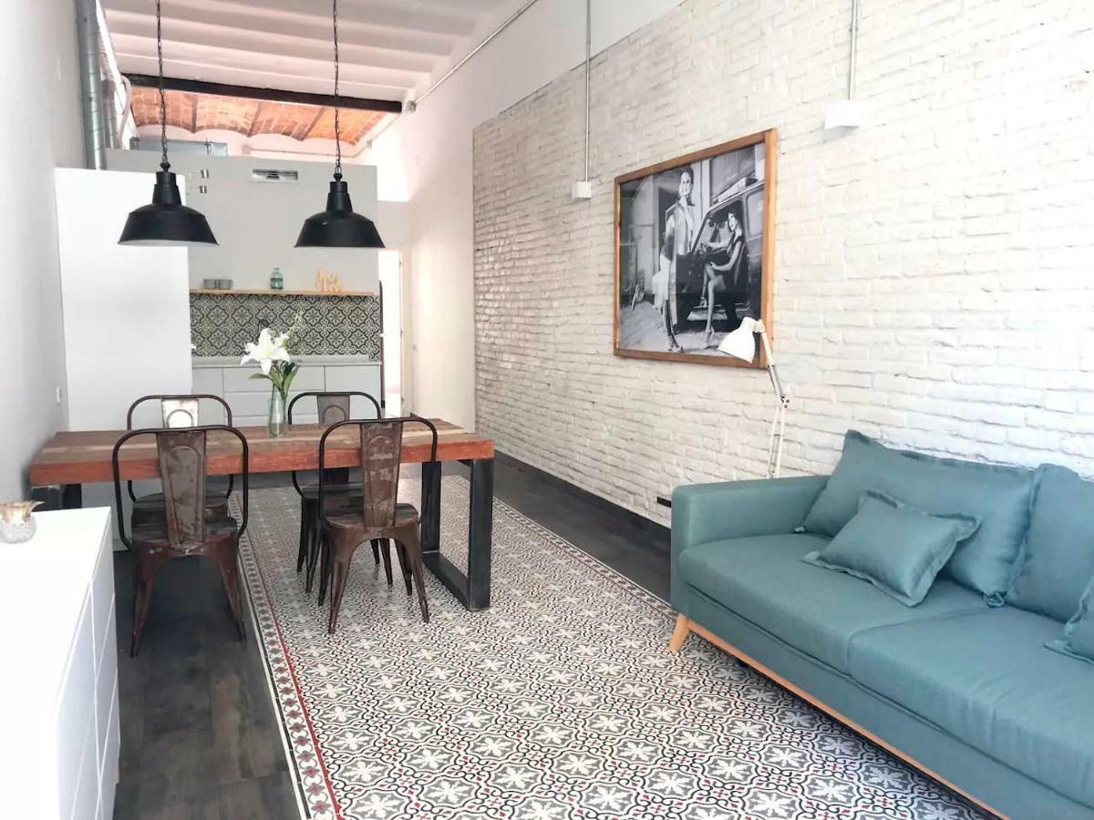 Stylish Apartment With Terrace For Couple Or Family Barcelona Eksteriør billede