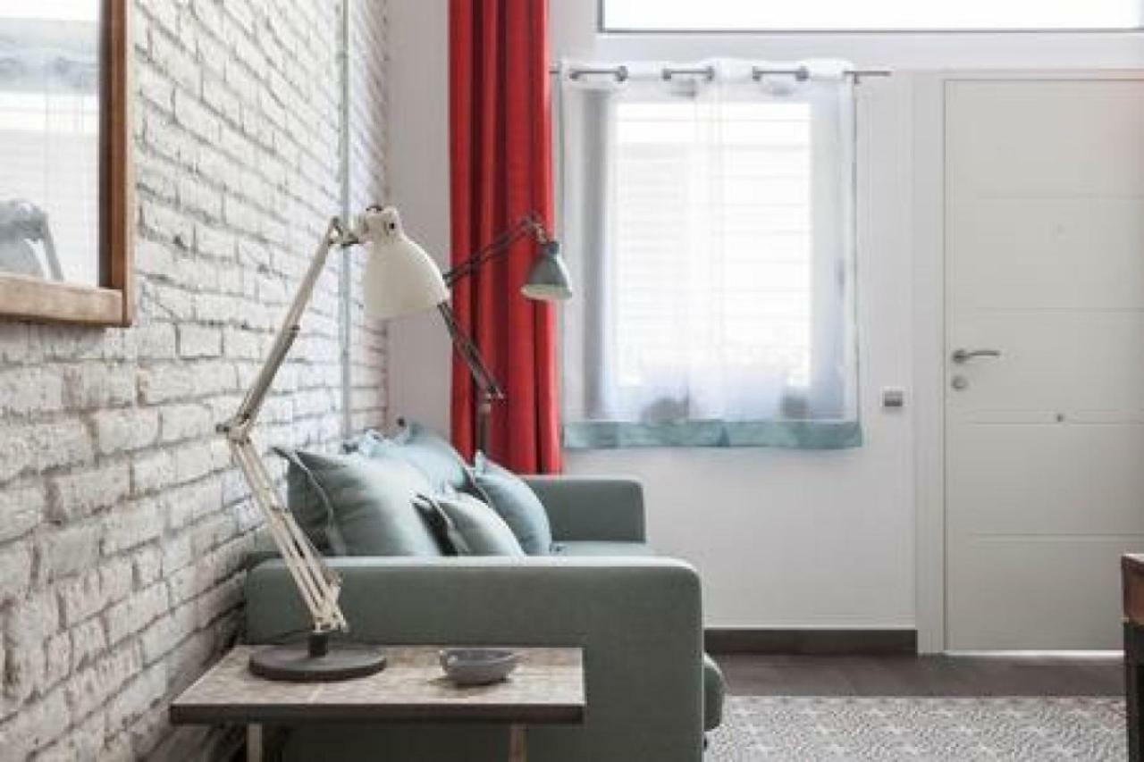 Stylish Apartment With Terrace For Couple Or Family Barcelona Eksteriør billede